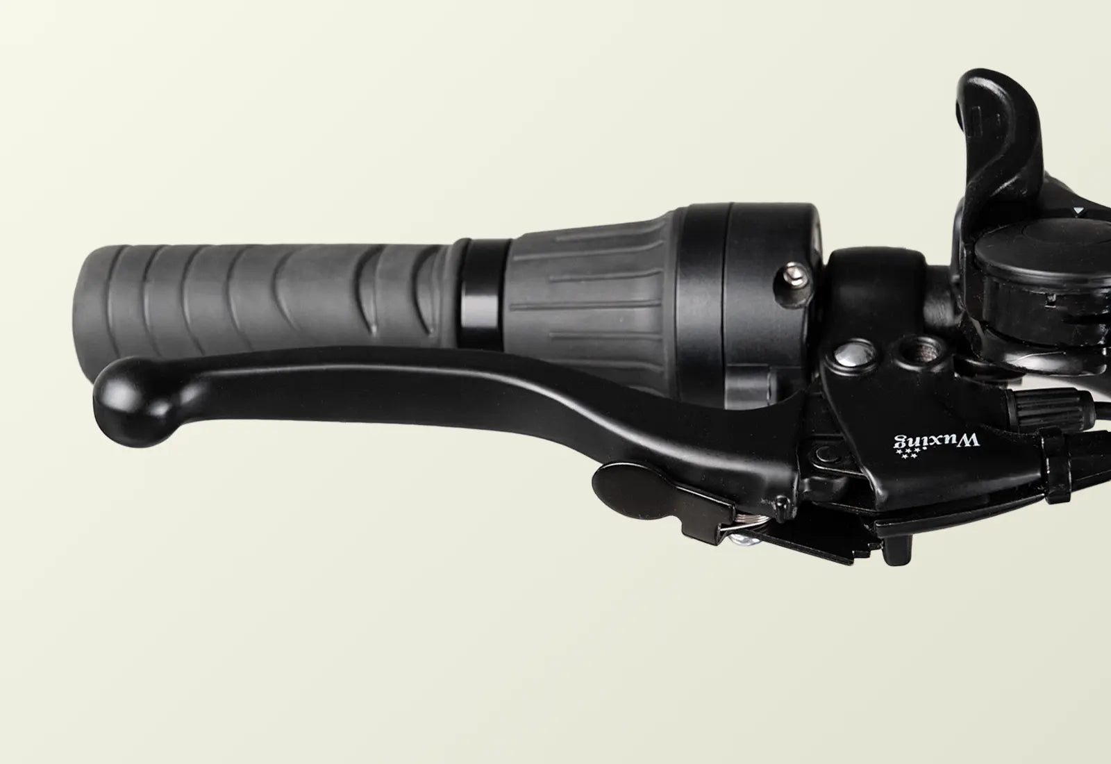 Tiniover Creek electric tricycle with hill parking function to ensure the safety of parking every time.